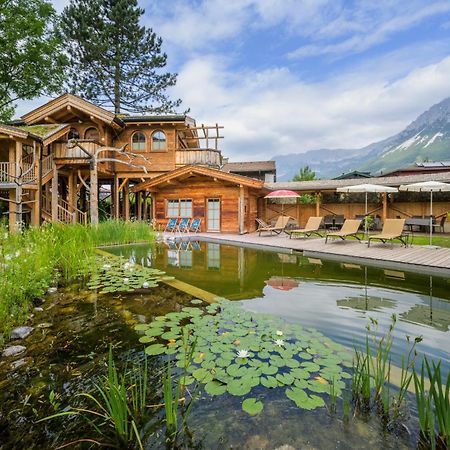 Flora - Das Kleine Gartenhotel エルマウ エクステリア 写真