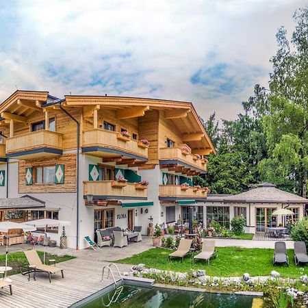Flora - Das Kleine Gartenhotel エルマウ エクステリア 写真