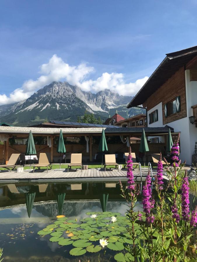 Flora - Das Kleine Gartenhotel エルマウ エクステリア 写真