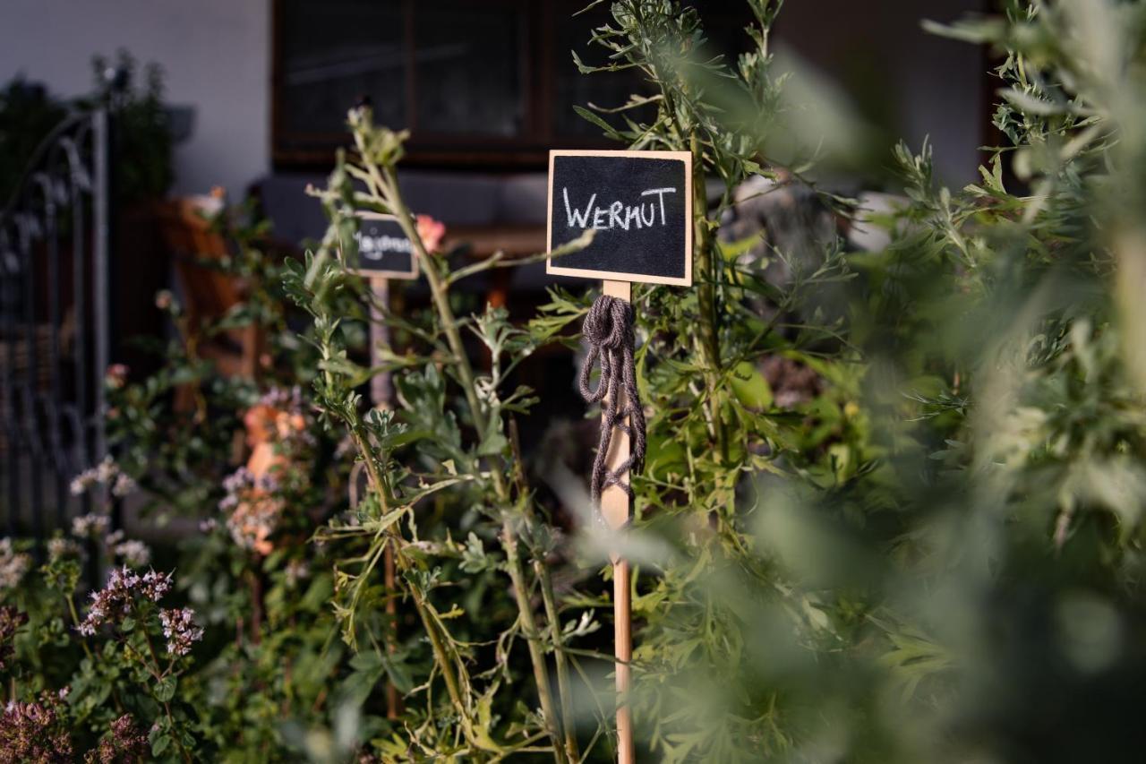 Flora - Das Kleine Gartenhotel エルマウ エクステリア 写真