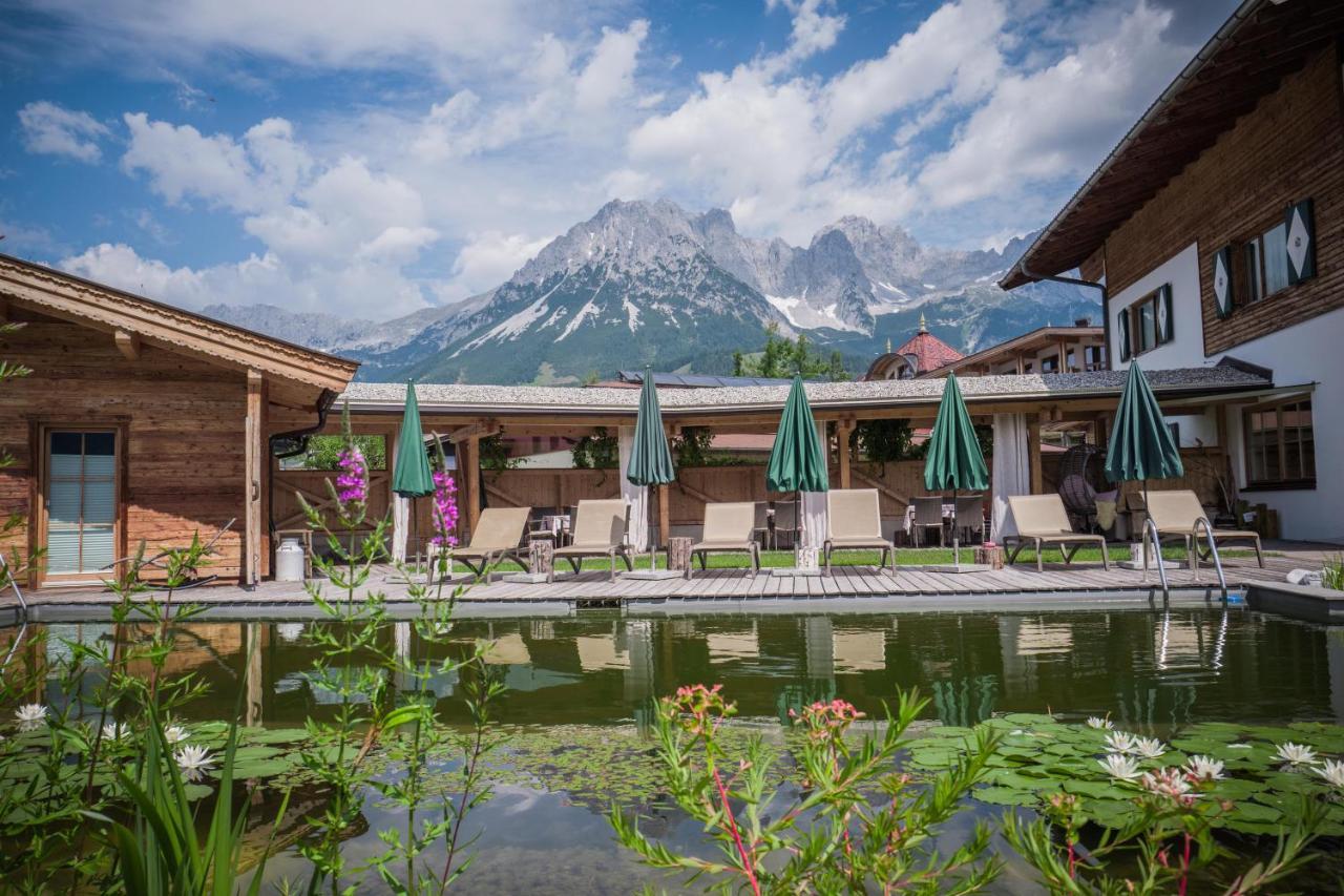 Flora - Das Kleine Gartenhotel エルマウ エクステリア 写真