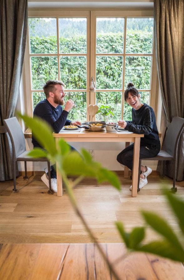 Flora - Das Kleine Gartenhotel エルマウ エクステリア 写真