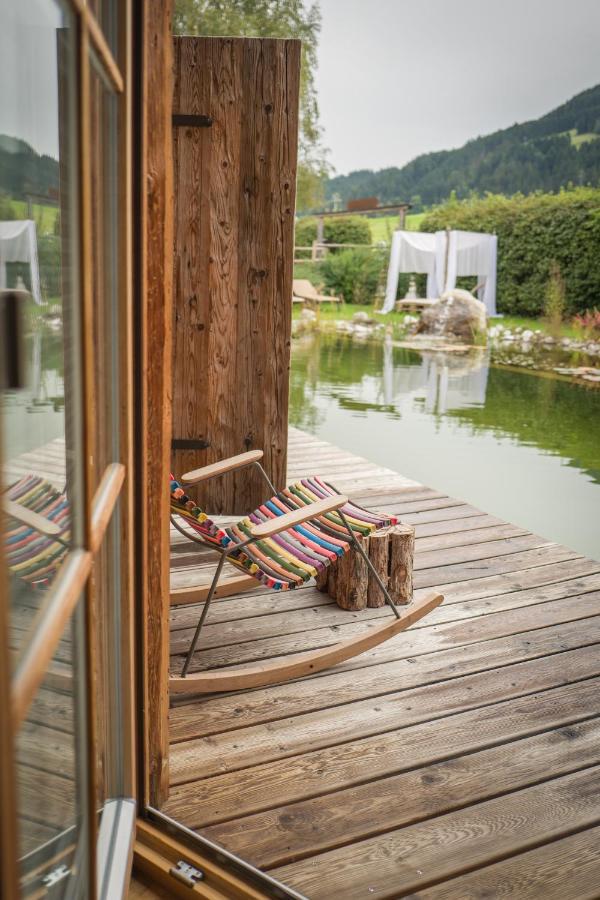 Flora - Das Kleine Gartenhotel エルマウ エクステリア 写真